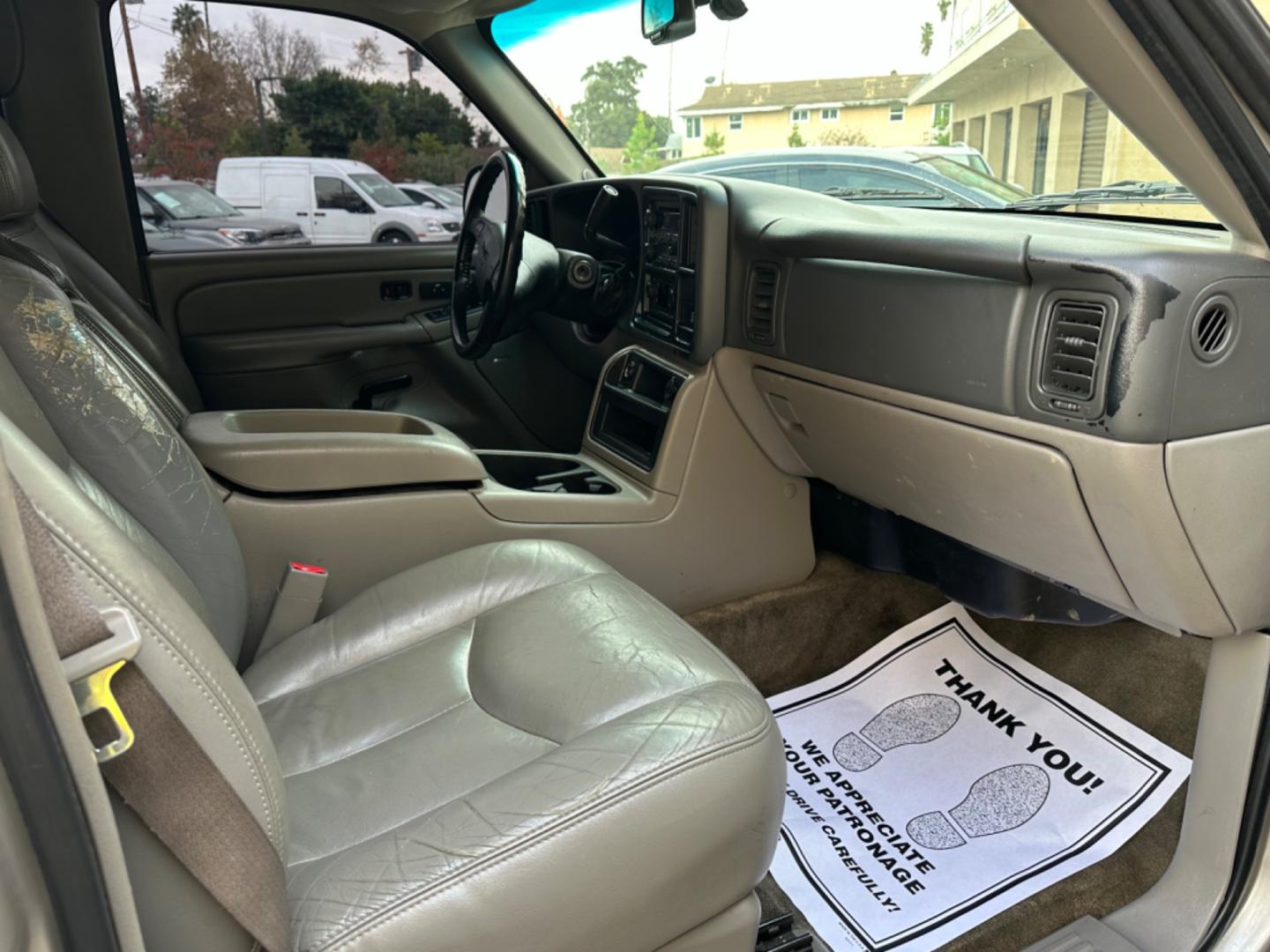 2006 BEIGE /Gray GMC Yukon SL 2WD (1GKEC13T66R) with an 5.3L V8 OHV 16V engine, 4-Speed Automatic Overdrive transmission, located at 30 S. Berkeley Avenue, Pasadena, CA, 91107, (626) 248-7567, 34.145447, -118.109398 - Embrace Power and Comfort: 2006 GMC Yukon with Leather, Moon-Roof, and Third-Row Seating Available in Pasadena, CA Step into the realm of rugged luxury with the 2006 GMC Yukon, now available at our BHPH dealership in Pasadena, CA. This robust SUV, featuring a luxurious leather interior, a moon-ro - Photo#9